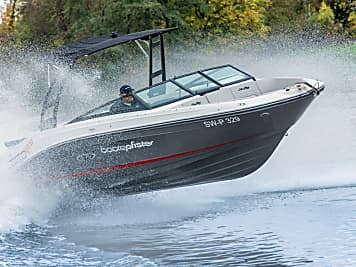 Sea Ray 230 SPXE – Ab durch die Welle