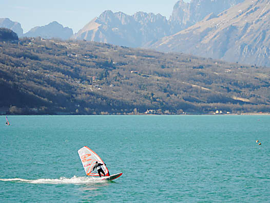 Die besten Windsurf-Spots am Lago di St. Croce