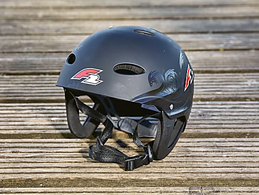 Der F2 Slider Helm für Wassersportler im Test