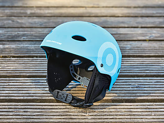 Helm für Wassersportler – der NeilPryde Freeride Helmet im Test