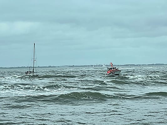 Havarien: Seenotfälle: Yacht strandet, Tri verliert Schwimmer und Mast