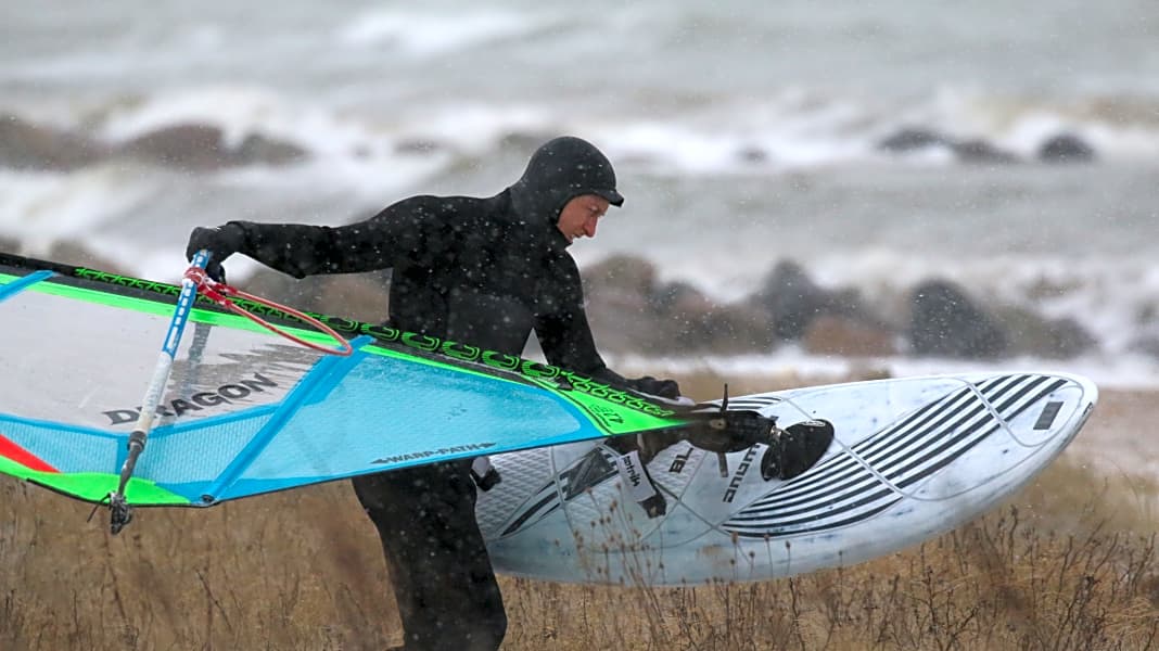 Winterneos im Test: Das sind die wärmsten Surfanzüge für Herren