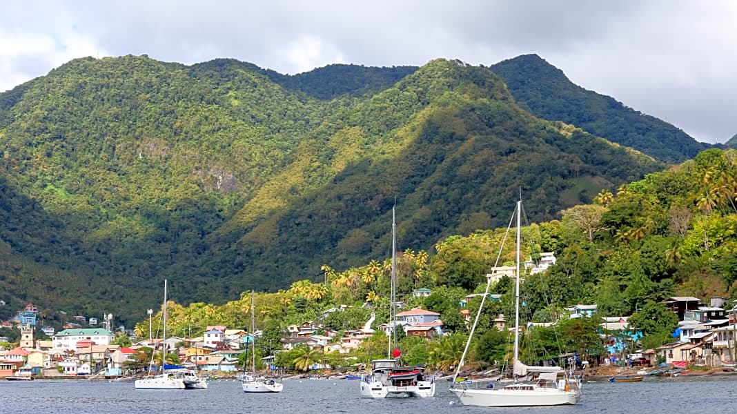 Piraterie: Bewaffnete Räuber überfallen Crews in der Karibik