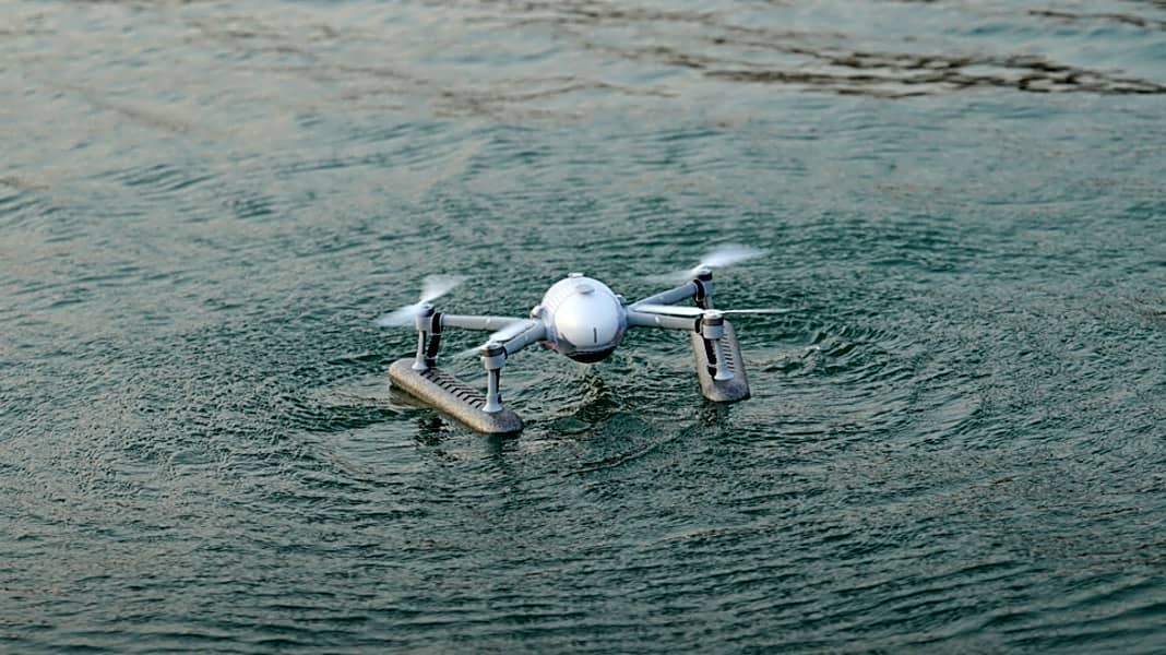 Bordspielzeug: Poweregg X: Kameradrohne fliegt bei Wind und Wetter