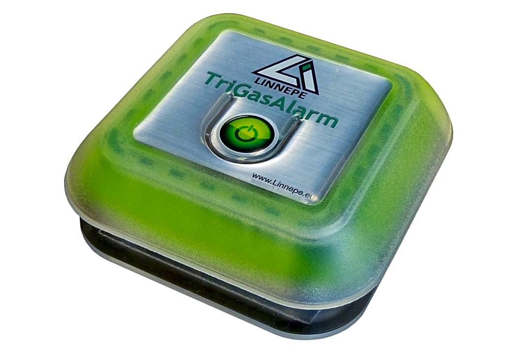 Der TriGasAlarm (ca. 90 Euro, erhältlich z. B. bei Fritz Berger) macht durch eine grüne LED-Beleuchtung ständig auf seine Einsatzbereitschaft aufmerksam