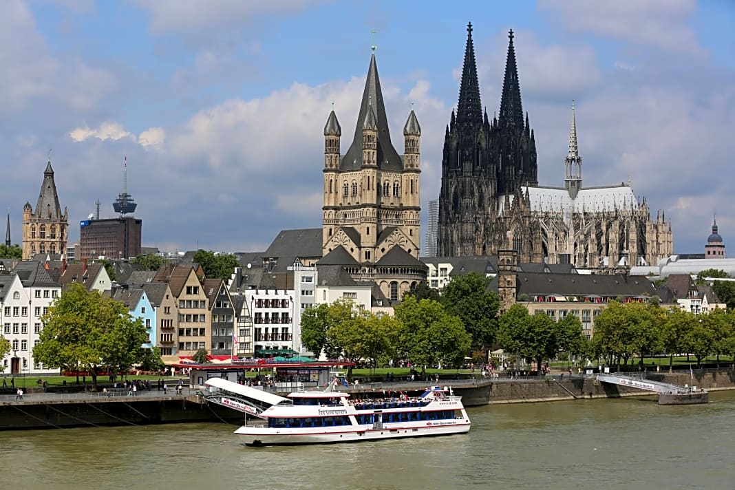 Köln: Blick über den Rhein auf die Altstadt mit Dom