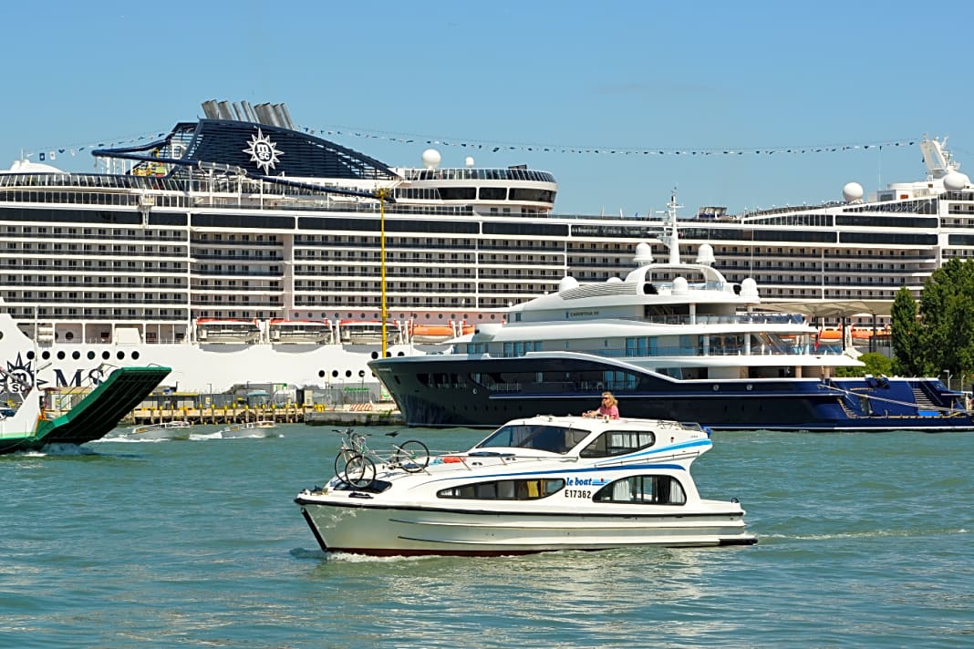 Steinerne Pracht, ruhige Natur: mit dem Charterboot unterwegs in der Lagune von Venedig