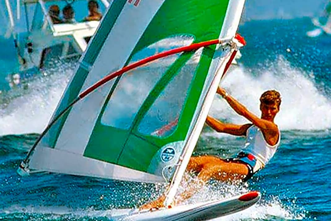 1984: Windglider (Allroundboard mit Hohlkehle): Stephan van den Berg (NED) gewann in Los Angles als erster Windsurfer Gold, nach den Spielen verschwand der Windglider wieder in der Versenkung.