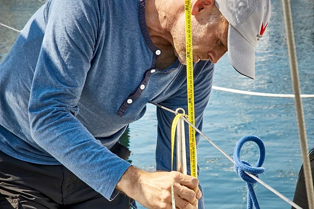 Wichtige Maße etwa für eine Persenning oder neue Segel nimmt man besten im Wasser, bei stehendem Rigg