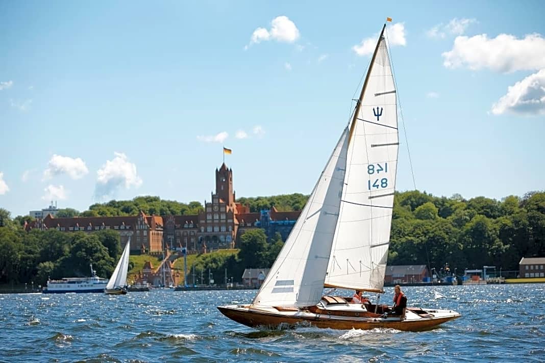 Schöne Holzboote: Beliebter Event vor Kiel sind die German Classics im August