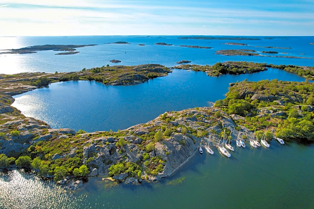 Swimmingpool in der Ostsee. Auf Björkö existiert ein großer Binnensee. Es ist der einzige im gesamten Archipel, die Insel ein gefragtes Törnziel