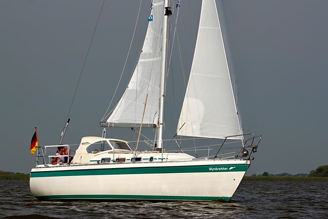 GFK-Klassiker aus Holland: Die zweitgrößte Friendship mit ihren  zeitlosen Linien und der sehr hohen Verbreitung ist ein Longseller auf dem Gebrauchtbootmarkt 