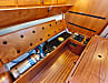 Faurby 370    Die Speicher für Diesel und Wasser sind zentral im Salon eingebaut, optional aus Edelstahl