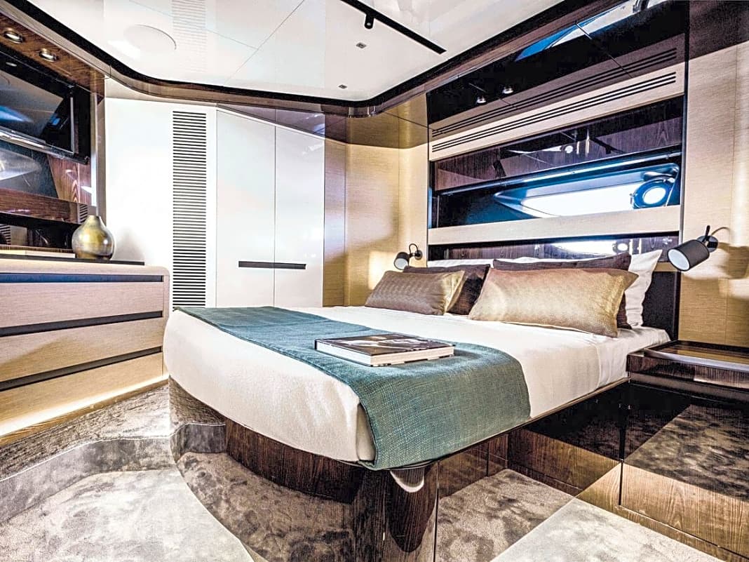 Ausreichend Platz: Sechs Gäste übernachten in großzügigen Kabinen im Vorschiff der 29-Meter-Yacht.