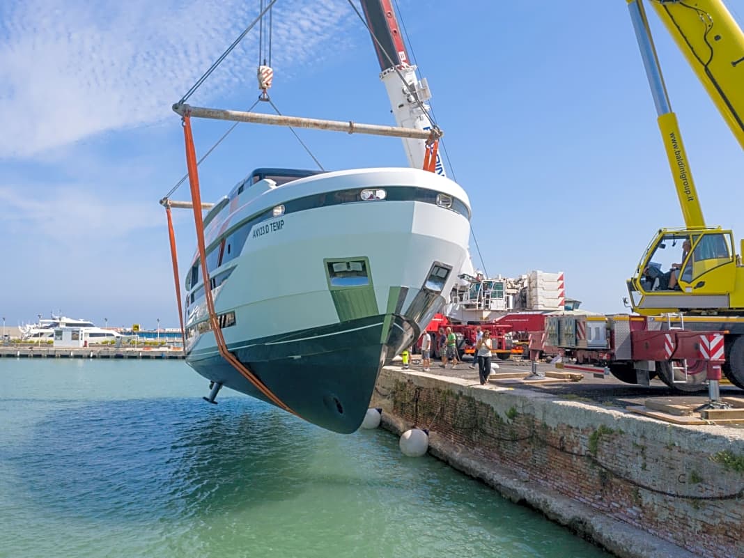 Extra 93: Launch in Ancona