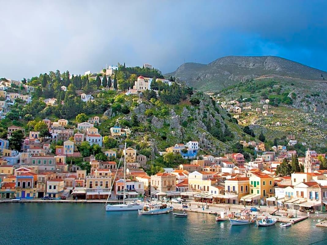 Der Stadthafen von Symi gehört zu den schönsten der Ägäis