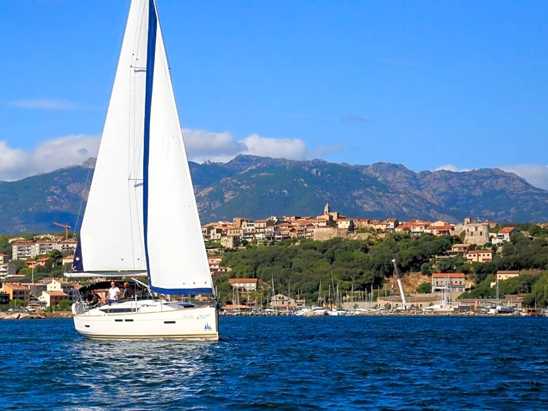 Yachtcharter Italien: Sardinien und Korsika