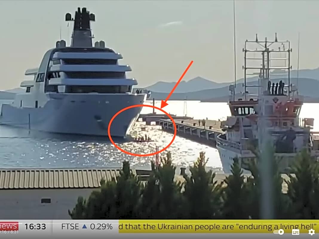 Ukraine-Krieg: Opti-Segler legen sich mit Oligarchen-Yacht an