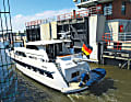 „Grüne Löcher“ und Gezeiten: Auf eigenem Kiel mit dem Motorboot von Hamburg auf der Elbe Richtung Nordsee