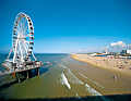Freie Sicht über die Nordsee und den Strand von Scheveningen bietet das fünfzig Meter hohe Riesenrad Skyview de Pier an seinem einmaligen Standort auf der Seebrücke