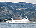 "Atlantis" wurde von dem griechischen Reeder und Onassis-Rivalen Stavros Niarchos gleich zweimal gebaut, 1973 und 1981. Mit 116 Metern Länge sollte sie „Christina“ vor allem im Hafen von Monaco in den Schatten stellen. Ein begnadeter Gastgeber wie Onassis wurde Niarchos nie.