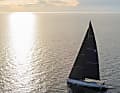 Kurs Horizont: "Be Cool" segelt dem finnischen Sonnenuntergang entgegen.