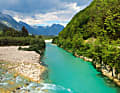 Um Bovec schlängelt dich die Soca in herrlichem Türkisgrün durch die Julischen Alpen. 