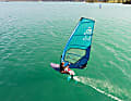 Auch das dicke Surf-Foil von NeilPryde (Modell Glide Wind) eignet sich gut zum Einstieg ins Windsurffoilen, wie hier beim Test am Walchensee.