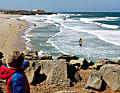 An windstillen Tagen ein beliebter Badestrand, bei strammem Nortada ein Spielplatz für Wave-Windsurfer: der Praia do Guincho.