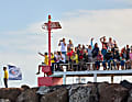 Zuschauer an der Hafenausfahrt von Las Palmas de Gran Canaria