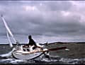 In der 4,80 Meter langen „Amfibie-Bris“ segelte Yrvind 1989 gemeinsam mit seiner Gattin erneut über den Atlantik 