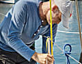 Wichtige Maße etwa für eine Persenning oder neue Segel nimmt man besten im Wasser, bei stehendem Rigg