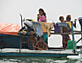 
Supachai Veerayutthanon ,Thailand, 1. Platz 

Die Bajau verbringen seit vielen Generationen, von der Geburt bis zum Tod, von jung bis alt, ihr ganzes Leben auf ihren Booten. Sie sind weder Bürger der Philippinen noch Indonesiens oder Malaysias. Das Meer ist ihr Geburtsort und ihr einziges Zuhause auf Erden.