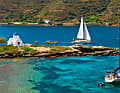 2. Nebensaison statt Hauptsaison: eine Bucht der griechischen Ägäis-Insel Amorgos. Das Revier ist ideal für Vor- und Nachsaison 