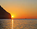 Sonnenuntergang am Leuchtfeuer zur Einfahrt nach Sóller auf Mallorca