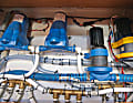 Sämtliche Pumpen der Wasserversorgung sind unter den Salonduchten integriert, das erleichtert Wartung und Fehlersuche
