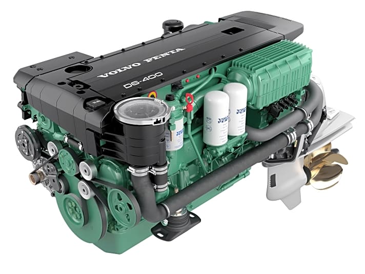   D6-400 Volvo Penta verbaut jetzt eine Temperatur-Messsonde am Turbolader-Abgasknie, um die Motorkühlung zu kontrollieren. Zur Steigerung der Kraftstoff-Effizienz wird ein größerer Ladeluftkühler installiert.