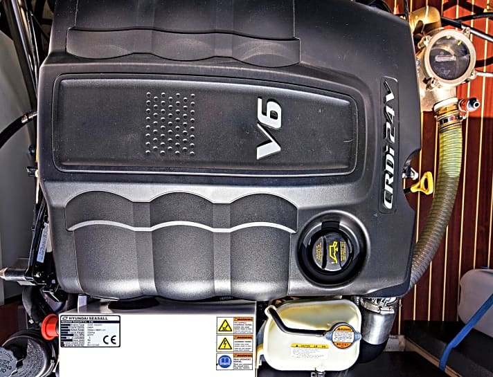   Das V6-Hyundai-Seasall-Diesel-Aggregat mit 250 PS hat viel Ähnlichkeit mit dem Mercury TDI-Diesel, der aus dem Volkswagenwerk in Salzgitter kommt.
