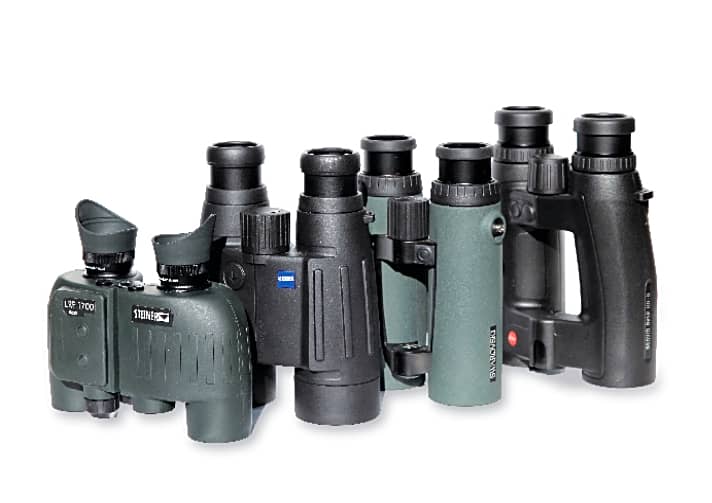   Vier Ferngläser mit integriertem Entfernungsmesser von Swarovski, Zeiss, Leica und Steiner