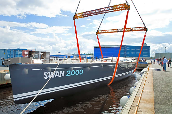   Die Swan 2000 in der Werft-Marina