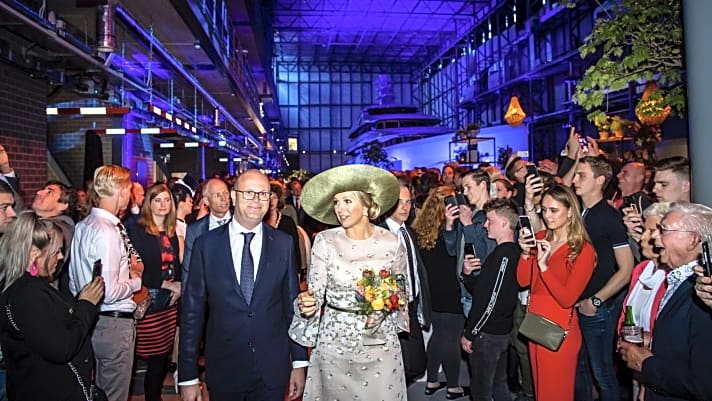   Feierliche Einweihung: Royal Van Lent CEO Bart Verkuyl und die niederländische Königin Máxima