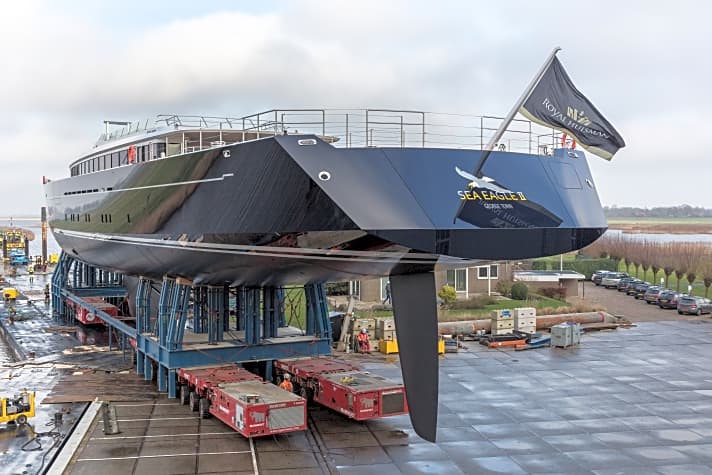   "Sea Eagle II"-Roll-out: Das Karbon-Ruderblatt ist vier Meter lang.