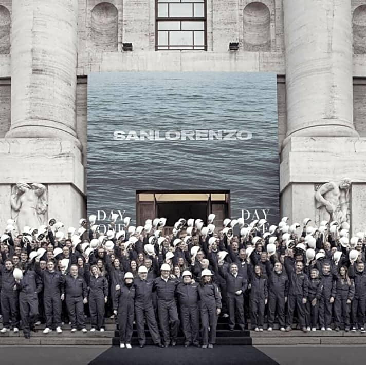   Sanlorenzos Vorstandsvorsitzender Massimo Perotti (m.) und seine Mitarberiter feierten den Börsengang vor der Borsa Italiana in Mailand
