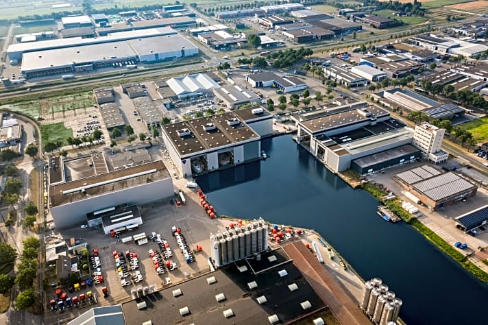   Werftgelände in Oss: Heesen Yachts verfügt über neun Hallen. 