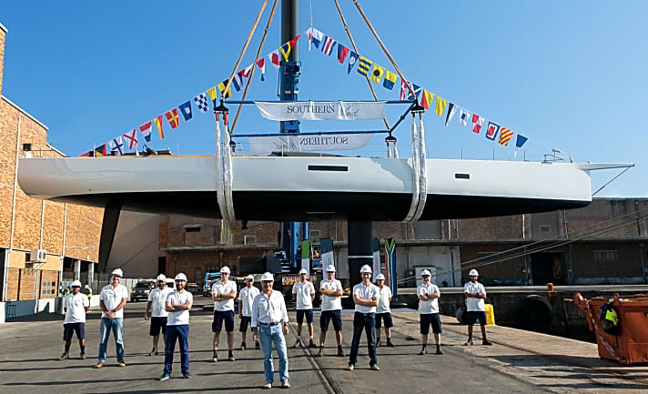   Stolze Yachtbauer: Southern Wind Shipyard fertigte mit der vierten SW105 ein stark individualisiertes Miniserien-Modell. 