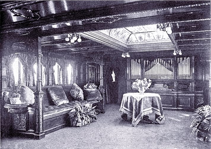 Im opulenten Musikzimmer auf dem Oberdeck der „Niagara“ war eine Orgel eingebaut, das Oberlicht mit floralen Motiven spendete angenehmes Licht.