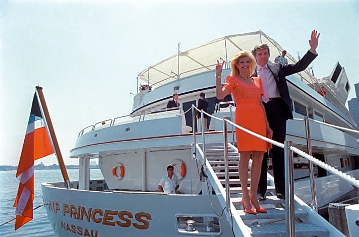 Donald Trump taufte die ehemalige Waffenhändler-Yacht „Trump Princess“, glamourös inszenierte der 
Medienprofi mit Frau Ivana an Bord sein Immobilien-Imperium.