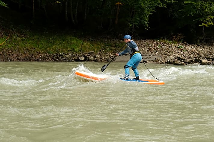 Im Wildwasser hat das leichteste Board zumindest keinen Vorteil, macht aber Spaß | Stephan Gölnitz