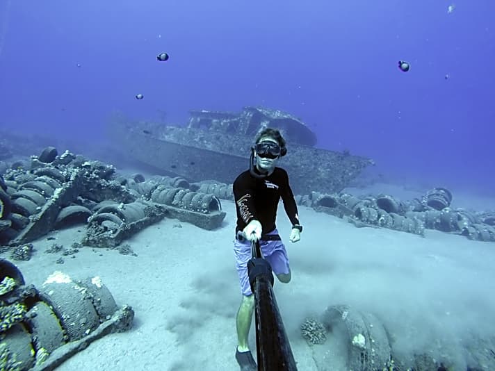 Abgetaucht: Michi trainiert Apnoe-Diving. „Das stärkt dein Selbstvertrauen in großen Wellen.“