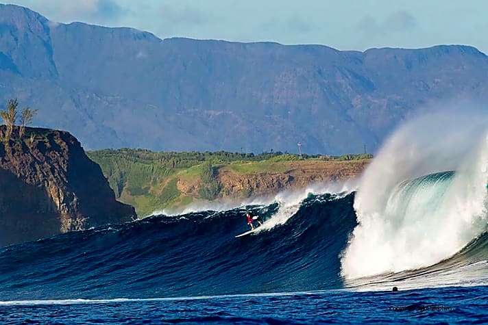   Die riesigen Jaws-Wellen gelten als Ritterschlag für jeden SUP-Surfer.